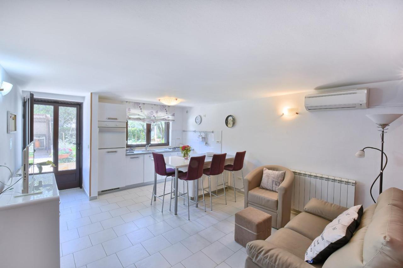 Brezac olive garden apartment Fažana Exterior foto